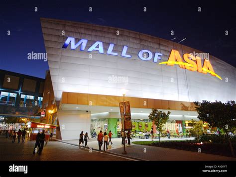 List of shopping malls in the Philippines .